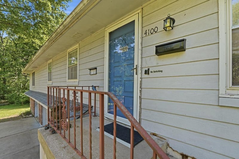 4100 Coventry Dr, Independence, MO 64055