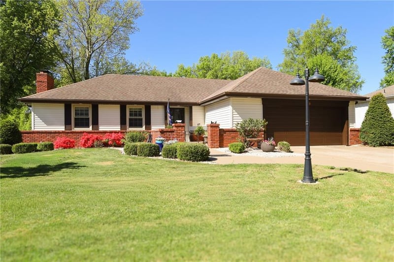 4824 Mockingbird Ln, St Joseph, MO 64506