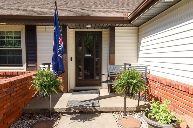 4824 Mockingbird Ln, St Joseph, MO 64506