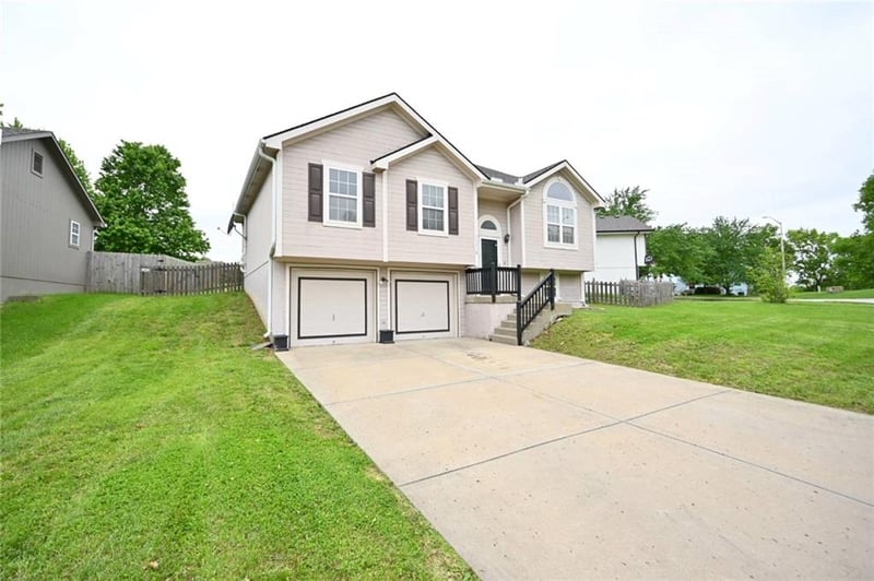 11318 Booth Ave, Kansas City, MO 64157