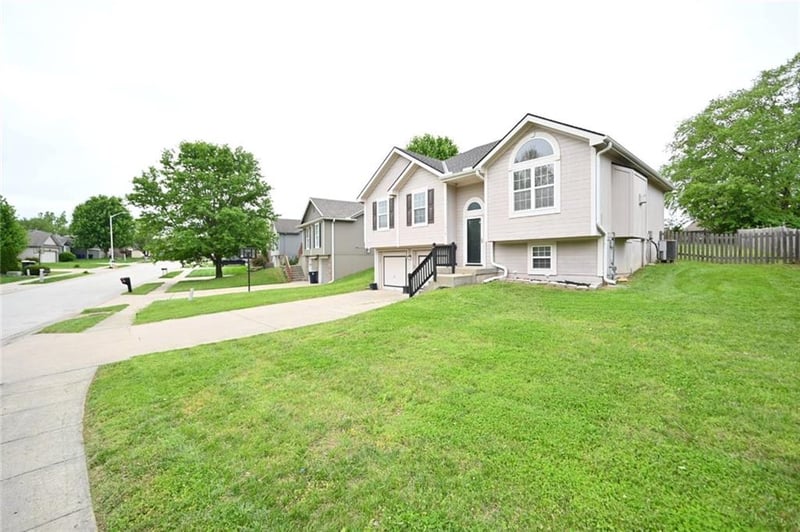 11318 Booth Ave, Kansas City, MO 64157
