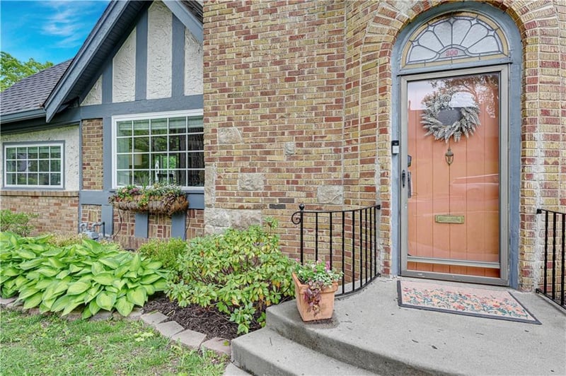 300 E Dartmouth Rd, Kansas City, MO 64113