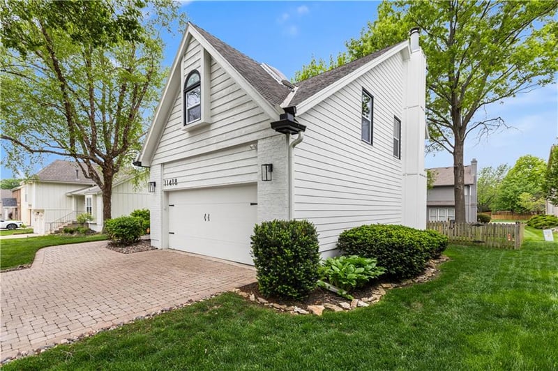 11418 King St, Overland Park, KS 66210