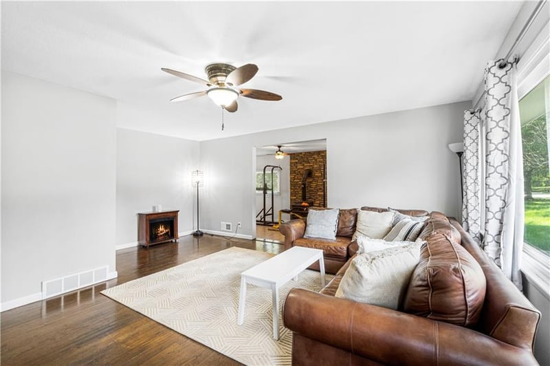 2800 Cedar Crest Ter, Independence, MO 64057