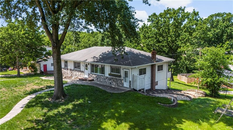 2800 Cedar Crest Ter, Independence, MO 64057