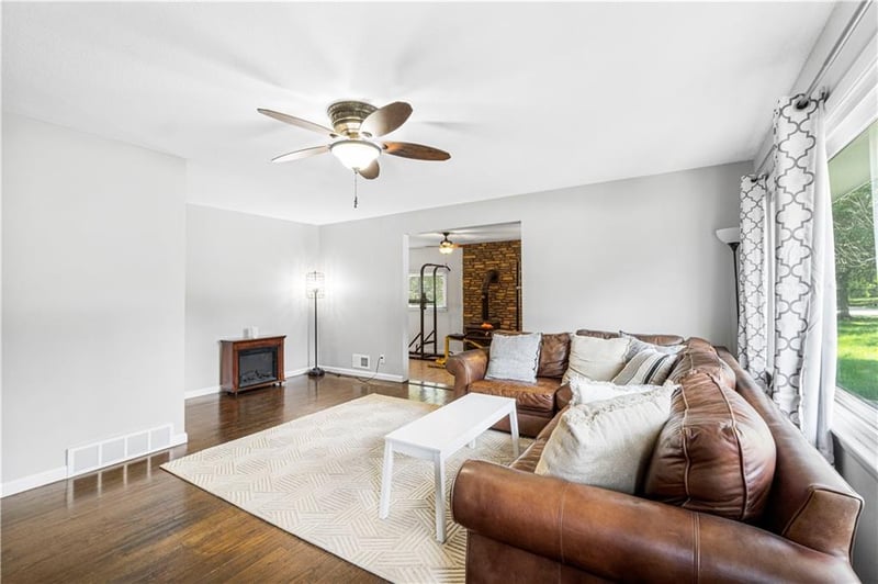 2800 Cedar Crest Ter, Independence, MO 64057