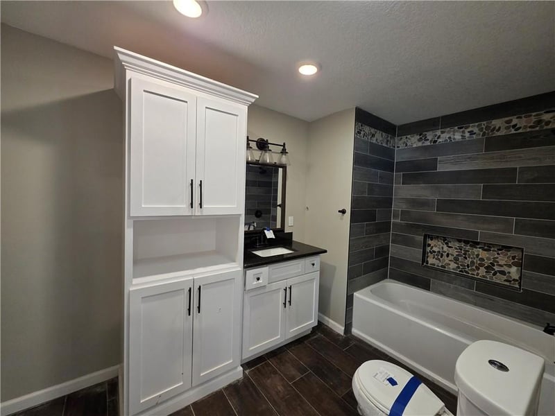 712 Market St, Lacygne, KS 66040