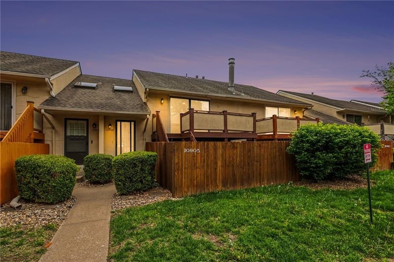 10905 Gillette St, Overland Park, KS 66210