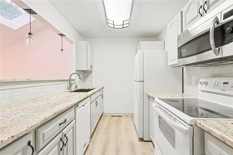 10905 Gillette St, Overland Park, KS 66210