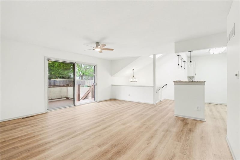 10905 Gillette St, Overland Park, KS 66210