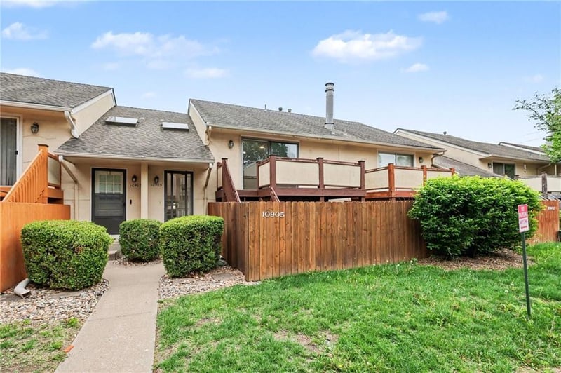 10905 Gillette St, Overland Park, KS 66210