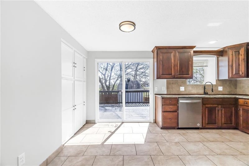 621 Bristol Ln, Olathe, KS 66061