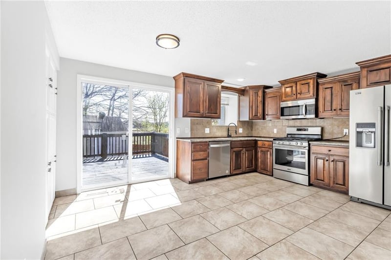 621 Bristol Ln, Olathe, KS 66061