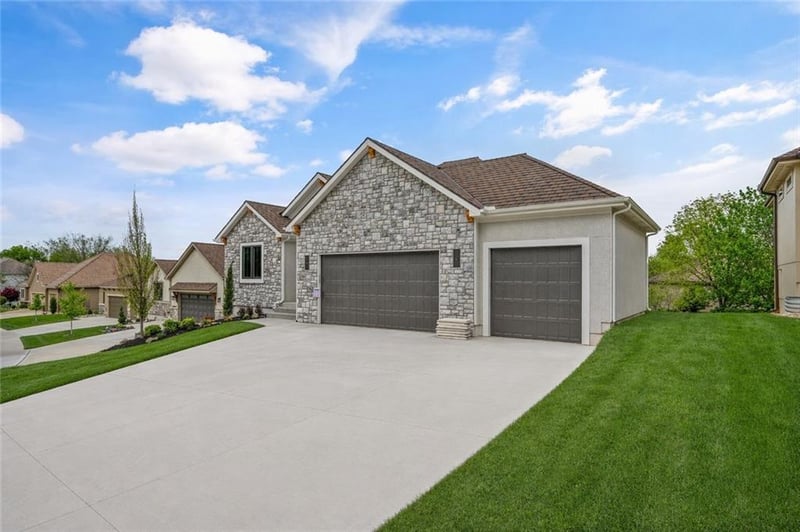 4363 Hideaway Dr, Lee's Summit, MO 64064