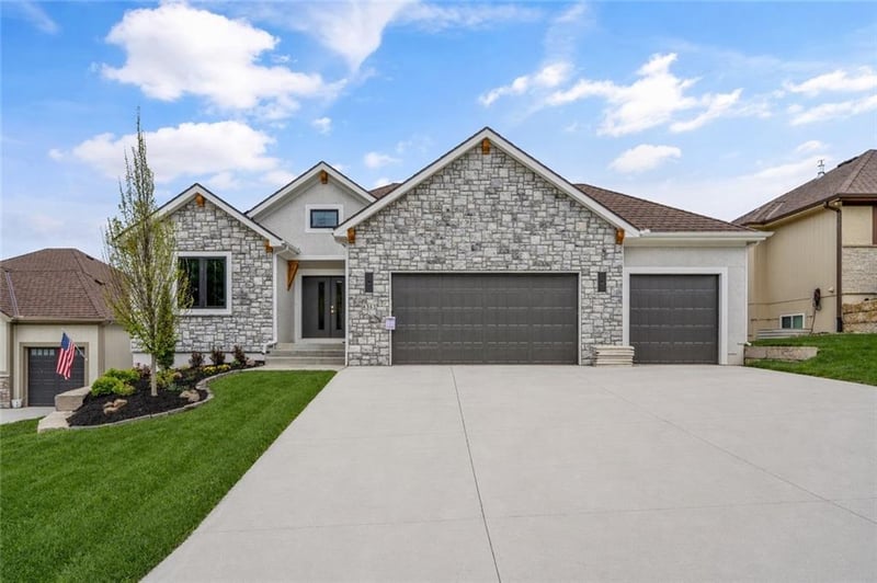 4363 Hideaway Dr, Lee's Summit, MO 64064