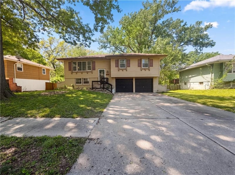 9716 Hardesty Ave, Kansas City, MO 64137