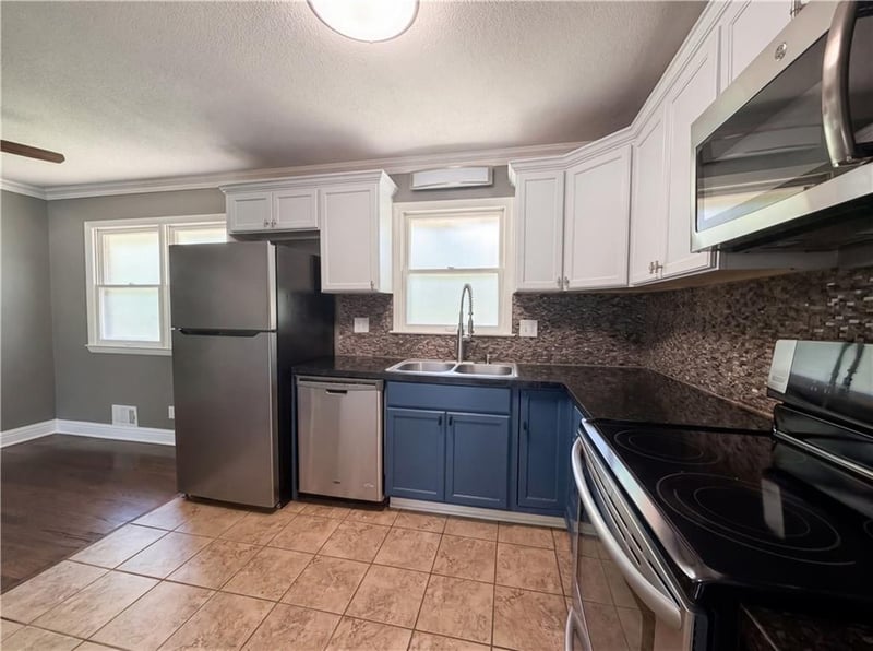 9716 Hardesty Ave, Kansas City, MO 64137