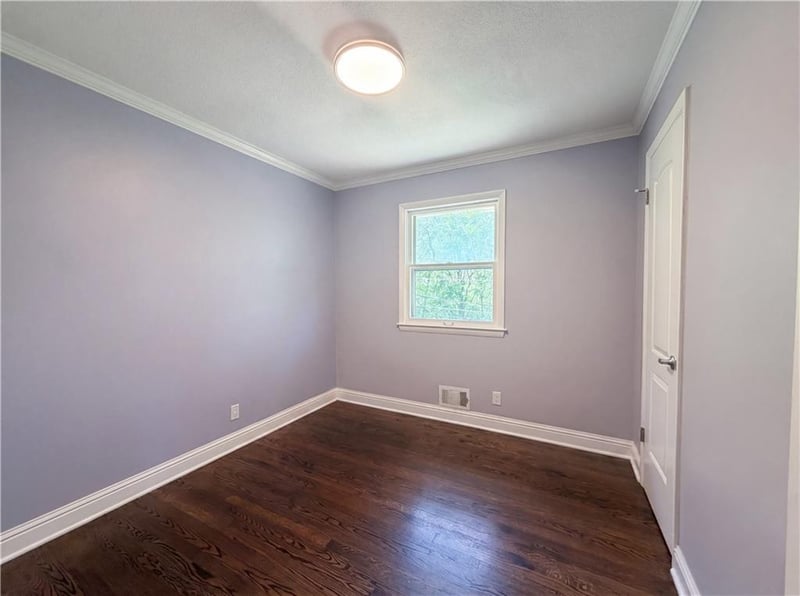 9716 Hardesty Ave, Kansas City, MO 64137