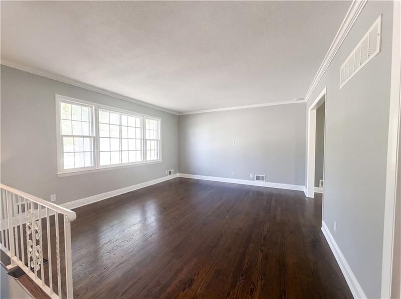 9716 Hardesty Ave, Kansas City, MO 64137