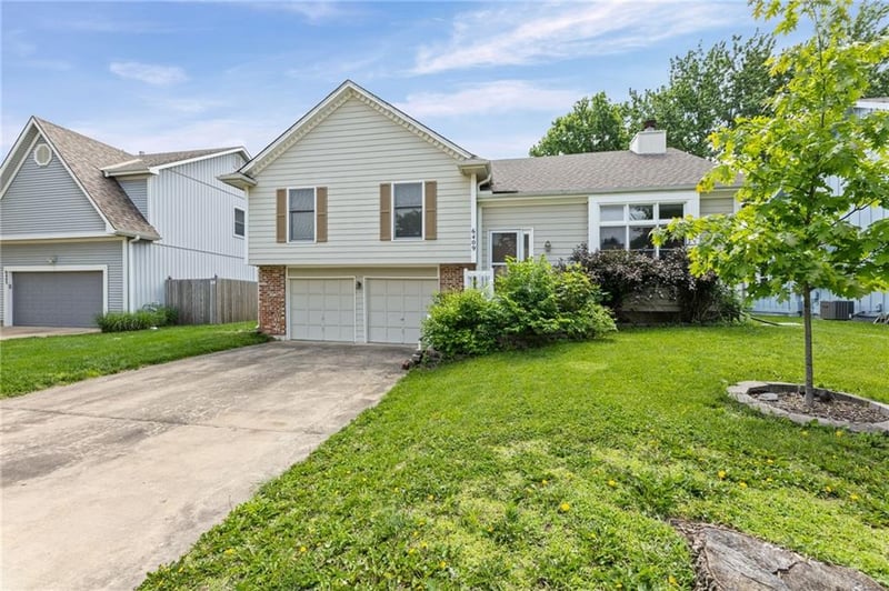 6409 Chouteau St, Shawnee, KS 66226