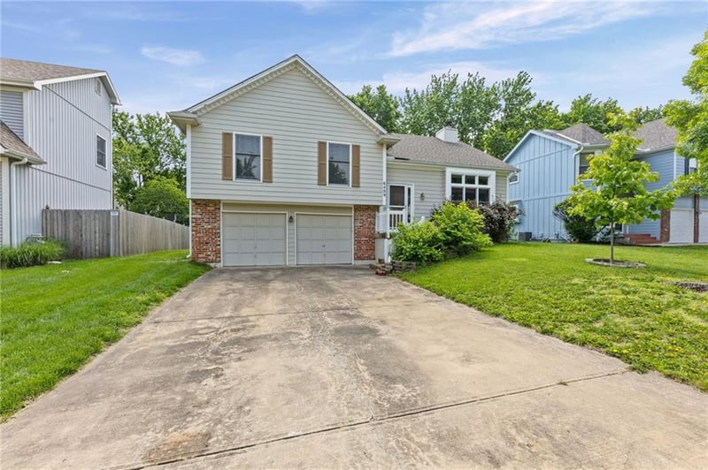 6409 Chouteau St, Shawnee, KS 66226