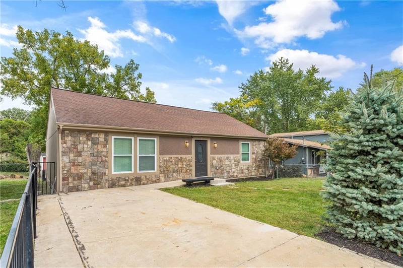 5820 61st St, Kansas City, MO 64119