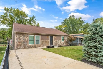 5820 61st St, Kansas City, MO 64119