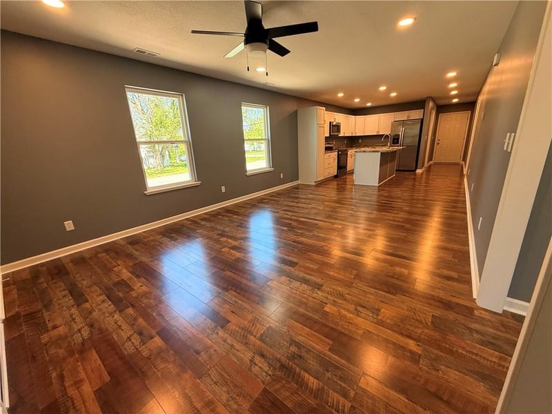 140 C St, Osceola, MO 64776
