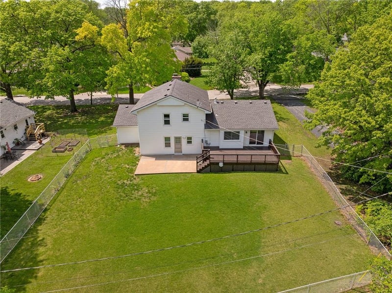 9915 Belleview Ave, Kansas City, MO 64114