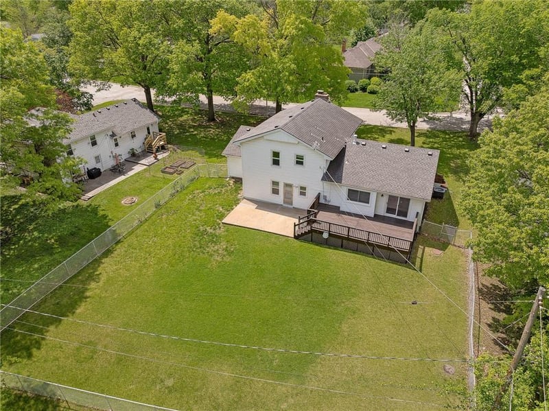 9915 Belleview Ave, Kansas City, MO 64114