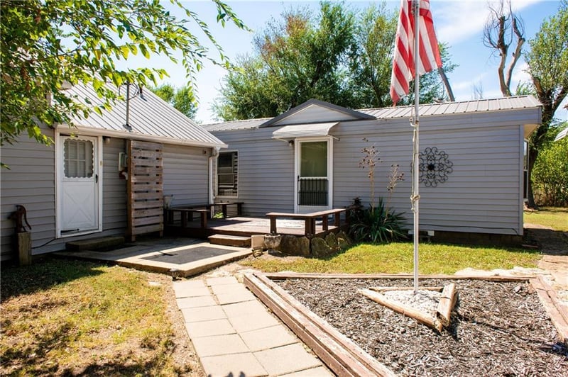 1282 1830th St, Iola, KS 66749