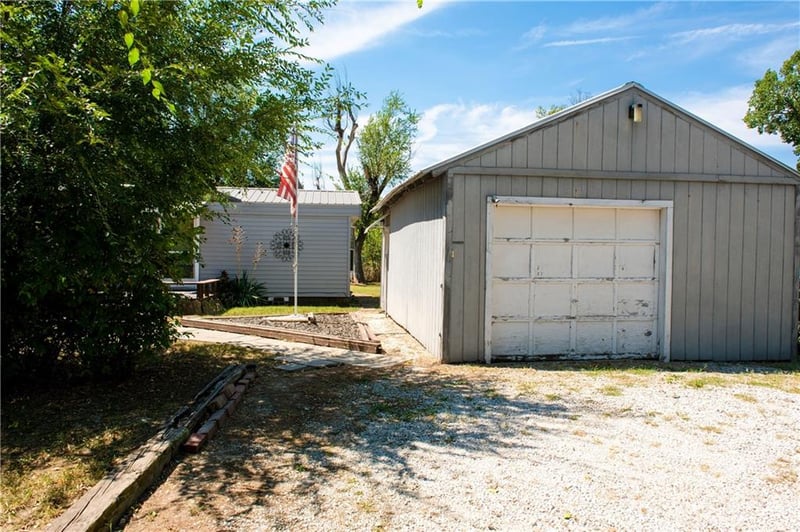 1282 1830th St, Iola, KS 66749