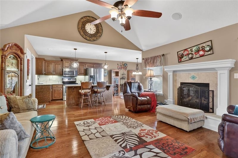 8606 Utica Ct, Kansas City, MO 64153