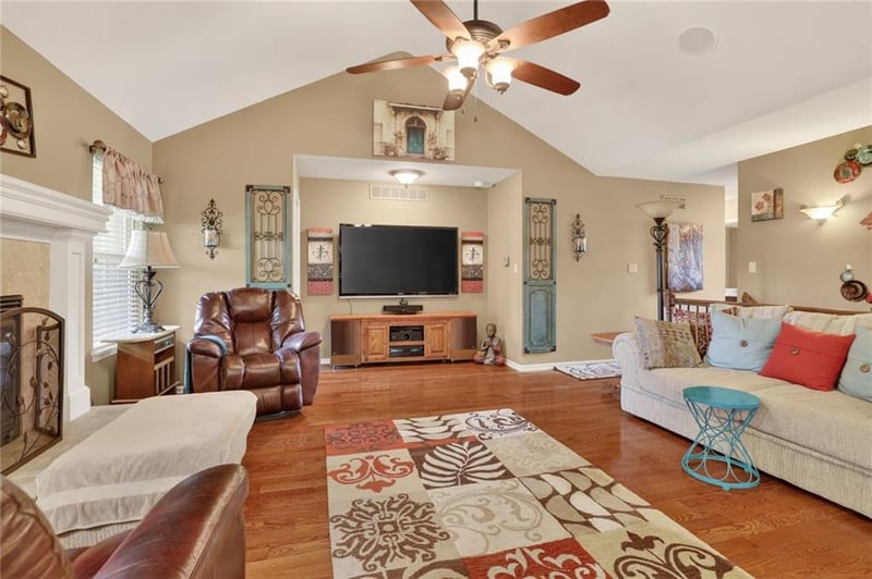 8606 Utica Ct, Kansas City, MO 64153