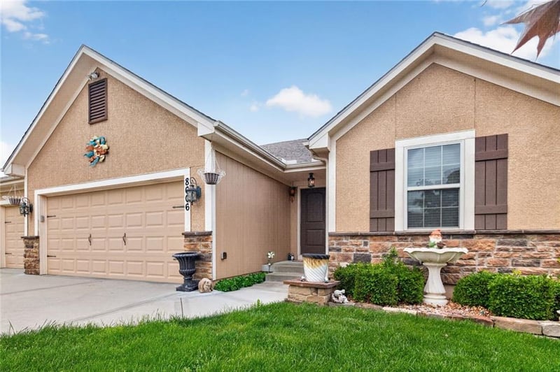 8606 Utica Ct, Kansas City, MO 64153