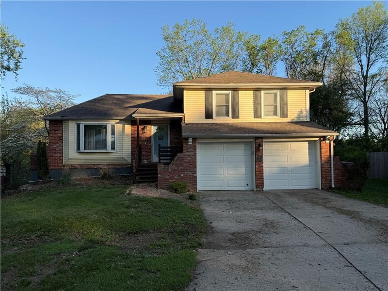 2904 Bedford Ct, Blue Springs, MO 64015