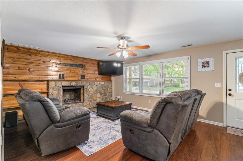 117 Pine St, Gardner, KS 66030