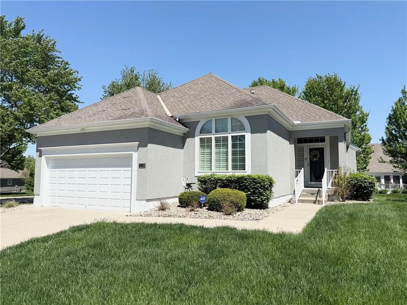 13201 Summit St, Kansas City, MO 64145