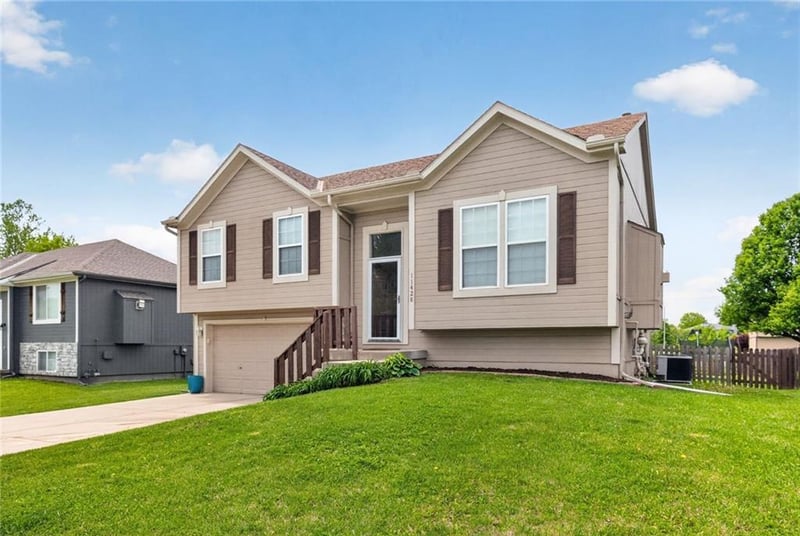 11428 Farley Ave, Kansas City, MO 64157