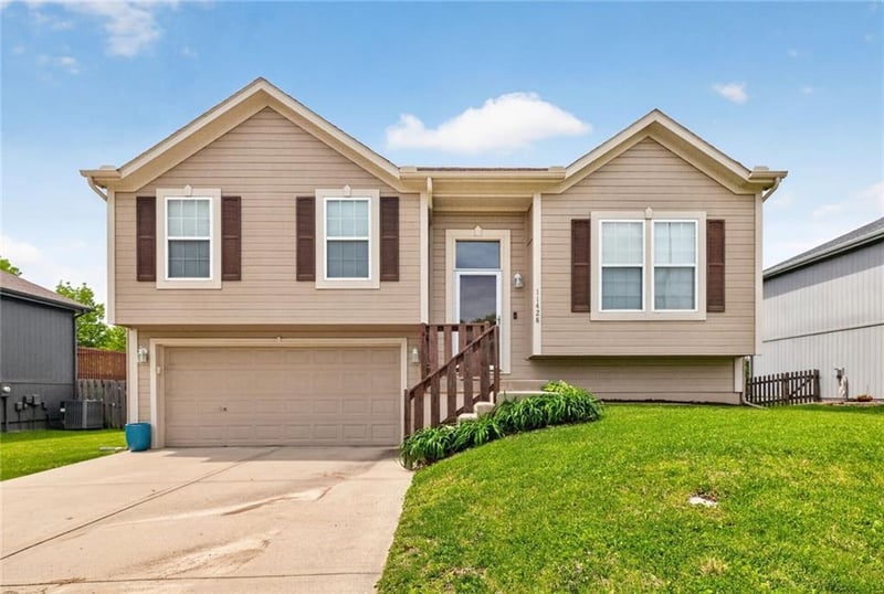 11428 Farley Ave, Kansas City, MO 64157