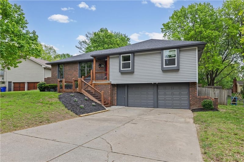 3609 Chapel Dr, Lee's Summit, MO 64064
