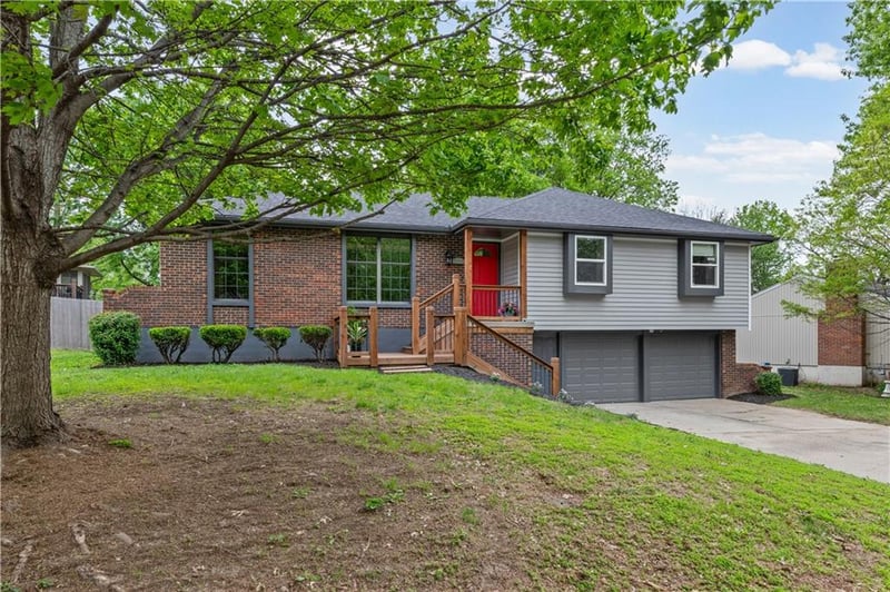 3609 Chapel Dr, Lee's Summit, MO 64064