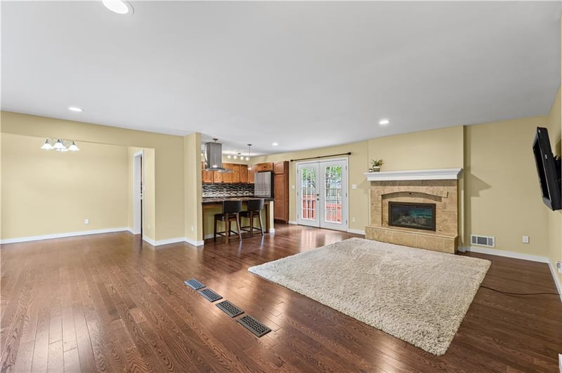 3609 Chapel Dr, Lee's Summit, MO 64064