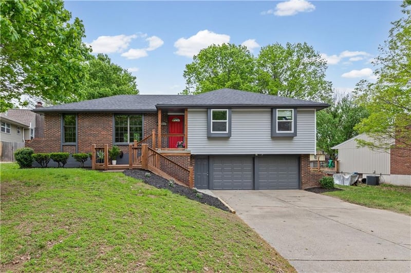 3609 Chapel Dr, Lee's Summit, MO 64064