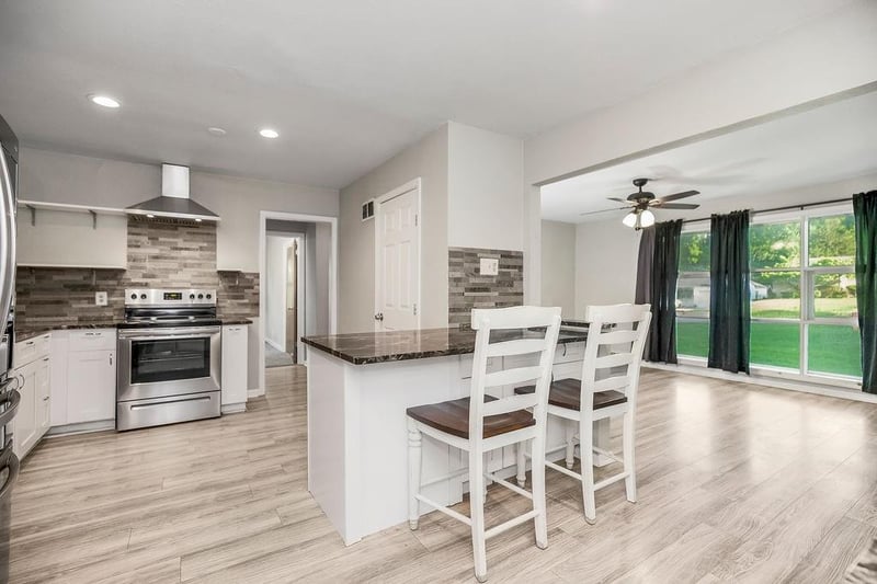 10008 68th Ter, Raytown, MO 64133