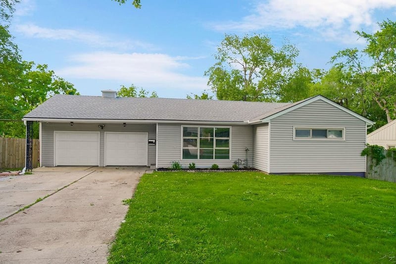 10008 68th Ter, Raytown, MO 64133