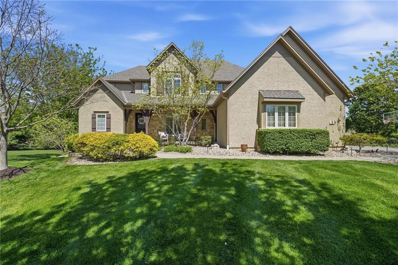 9404 156th St, Overland Park, KS 66221