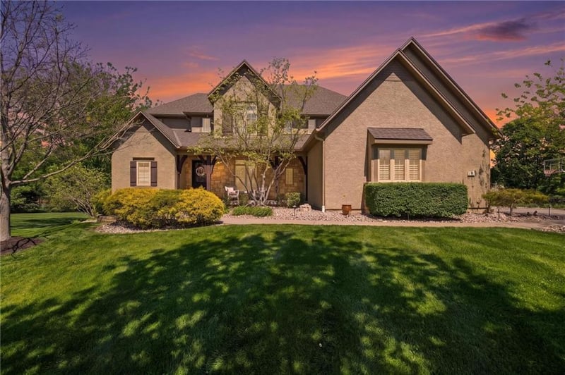 9404 156th St, Overland Park, KS 66221