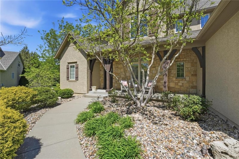 9404 156th St, Overland Park, KS 66221