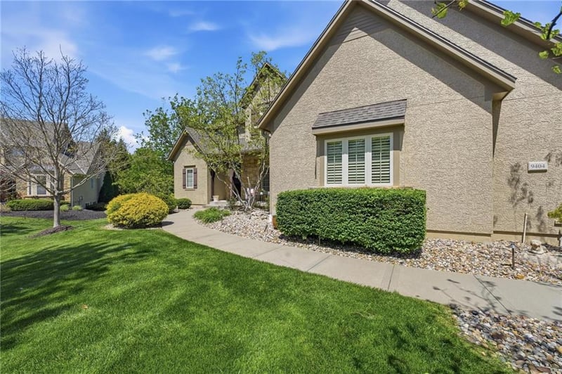 9404 156th St, Overland Park, KS 66221